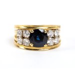 Gold band ring with sapphire and diamonds -