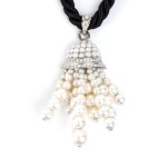Diamond pearl gold pendant necklace -