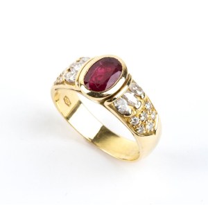 Bague en or avec rubis et diamant -