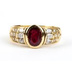 Bague en or avec rubis et diamant -