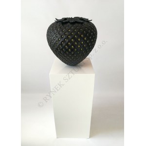 Kamila Stępniak, Black&Gold Strawberry (2019)