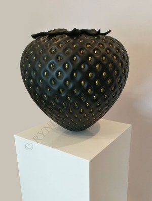 Kamila Stępniak, Black&Gold Strawberry (2019)