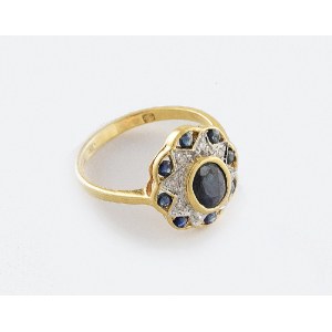 Ring with sapphires
