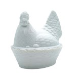 Bomboniera in the shape of a hen(Dąbrowa Górnicza, 3rd quarter of the 20th century).