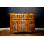 Baroque chest of drawers