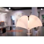 Pipistrello model 820, Gae Aulenti