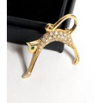 Cat-shaped brooch with diamonds and emerald