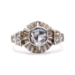 Bague de type Art déco des années 1940.