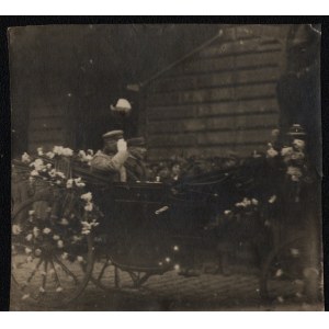 [PIŁSUDSKI JÓZEF] Hlava štátu Józef Piłsudski v koči, okolo roku 1920.