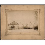 KOSSAKOWSKI Kazimierz Stanisław - View of the buildings near the palace in Wojtkuszki. Preparations for a sleigh ride. Photograph by K. S. Kossakowski from the end of the 19th century. [Landed gentry, Wojtkuszki, Lithuania].