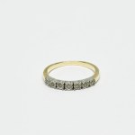 Gold ring with 0.07 Ct diamonds with illusion effect