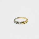 Gold ring with 0.10 Ct Diamonds in vintage box