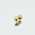 Gold earrings with Akoya pearls