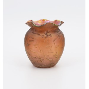 Art Nouveau vase in Loetz-Witwe type
