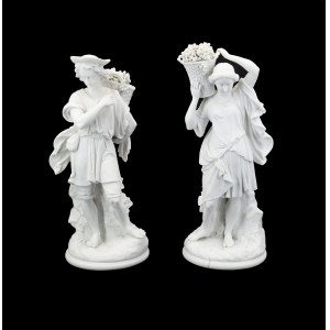 Pair of figures of gardener-villagers with baskets of grapes