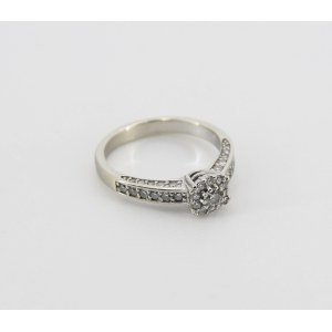 Ring with diamonds