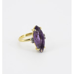 Ring with amethyst