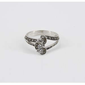 Ring with diamonds