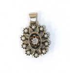 Handcrafted pendant with pearls and diamonds