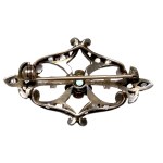 A Victorian brooch with diamonds and an emerald