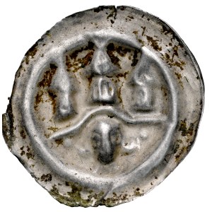 Button-shaped bracteate, second half of the 13th century, district unknown; obverse: Three towers on an arch, with a head beneath them.