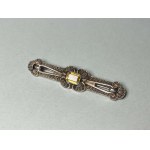 Brooch with yellow jewelry stone, circa 1920.