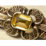 Brooch with yellow jewelry stone, circa 1920.