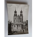 GNIEZNO CATHEDRAL OLD CARS