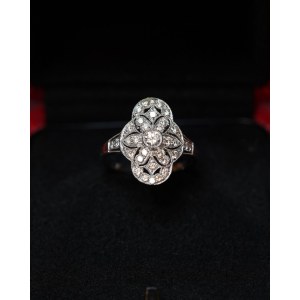 Antique style ring in white gold, 18 K