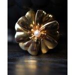 Brooch in the form of a flower with a pearl AKOYA