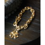 Chain bracelet with clover