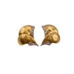 Fine Vintage 18K gold earrings with diamonds