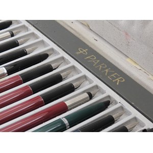 Collectible Pens - PARKER - Lot of 17 Fountain Pens - Various mo...