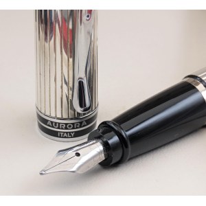 Collectible Pens - AURORA - Penna Stilografica - Corpo e cappuccio in...