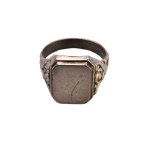 Silver-plated signet ring with a floral shank