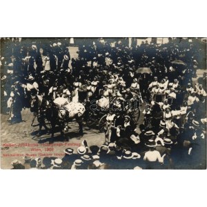 Kaiser-Jubiläums-Huldigungsfestzug, Wien 12. Juni 1908. Nationalitäten Gruppe (Goldene Hochzeit) ...