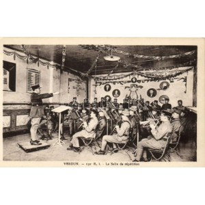 Verdun, La Salle de repetition / WWI French soldiers, music group