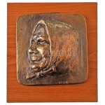 Takács Erzsébet (1928-1999) 1978. "Kendős asszony" öntött bronz plakett, fa alapzaton (~98x99mm) T:AU / Hungary 1978. ...
