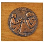 Takács Erzsébet (1928-1999) 1979. "Nemzetközi Gyermekév 1979" öntött bronz plakett, fa alapzaton(~98-100mm) T:AU ...