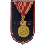 1890. "Ferenc József Bronz Katonai Érdemérem" aranyozott bronz kitüntetés a katonai érdemkereszt eredeti szalagján...