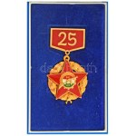 1980 "Munkásőrség" aranyozott bronz 25 éves jubileumi műgyantás kitüntetés , sérült dobozában ...