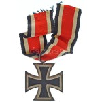 Német Harmadik. Birodalom 1939. "II. Osztályú Vaskereszt" kitüntetés, eredeti szalagon, karikán "65" gyártói jelzéssel ...