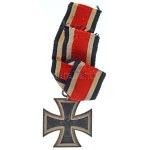 Német Harmadik. Birodalom 1939. "II. Osztályú Vaskereszt" kitüntetés, eredeti szalagon, karikán "65" gyártói jelzéssel ...