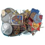 Kb. 40db-os vegyes magyar és külföldi, főleg jelvényből álló tétel T:vegyes Cca. 40pcs mixed Hungarian and foreign lot...