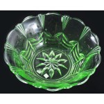 cca 1930 Uránüveg kínáló, hibátlan, d: 23 cm, m: 8 cm