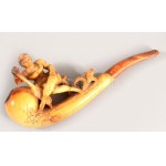 Gazdagon faragott figurális antik tajtékkő pipa, h: 14 cm