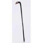 Tőrős bot madárfejes markolattal. Faragott szaru, fa, Görög fejet ábrázoló réz jelzéssel. XX. s. eleje. //...