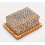 Marokkói csont- és gyöngyház berakásos négyszintes cigarettakínáló, 14x18 cm