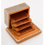 Marokkói csont- és gyöngyház berakásos négyszintes cigarettakínáló, 14x18 cm