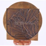 Pogány Gábor Benő (1962-): Kővári Tamás-díj. Bronz, márvány talapzaton, jelzett, m: 24 cm